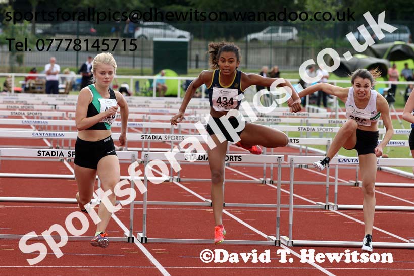 Womens under-17s 80 metres hurdles, Northern Under-13s, U-15s and 17s Championships. Photo: David T. Hewitson/Sports for All Pics